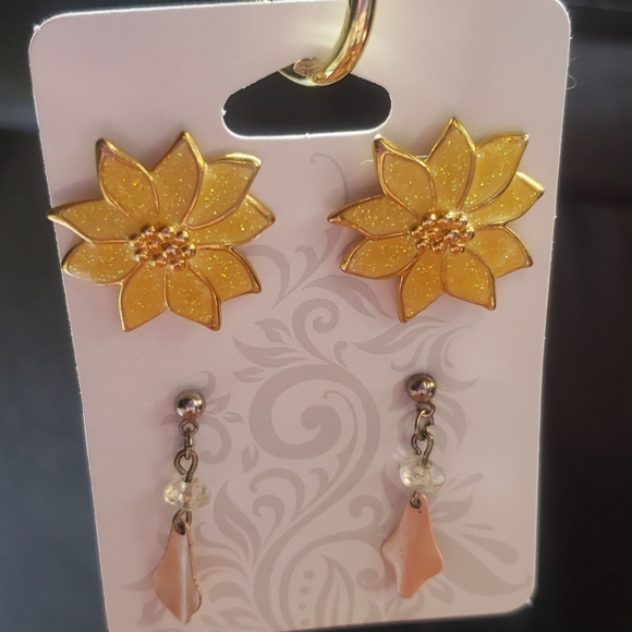 Vintage 60s | Spring Floral Post Earring Set - Picture 2 of 6